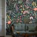 Цифровое панно для прихожей Blomsterhav Grand Black, арт. 9782W от Borastapeter, украшено красочным цветочным узором ручной работы на темно-сером, почти черном фоне. Аконит, лилии, настурции, клевер и другие цветы соседствуют с земляникой и ежевикой в удивительно летнем ансамбле. Эти цветочные обои идеально подойдут для детской, спальни, кухни или прихожей, создавая романтичную атмосферу. Заказать их можно в интернет-магазине ODesign с бесплатной доставкой по всей России.
