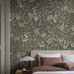 Цифровое панно для спальни Trädgårdsfröjd Grand Green, арт. 9786W от Borastapeter, украшены кремовыми дельфиниумами и бледно-абрикосово-розовой жимолостью на фоне темно-зеленой вьющейся листвы. Эти цветочные обои идеально подойдут для детской, спальни, кухни или прихожей, создавая романтичную атмосферу. Заказать их можно в интернет-магазине ODesign с бесплатной доставкой по всей России.