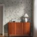 Цифровое панно для прихожей Trädgårdsfröjd Grand Beige, арт. 9787W от Borastapeter, дельфиниумы и жимолость на светло-бежевом фоне окрашены в лиственно-зеленый, абрикосово-розовый и белый цвета. Эти цветочные обои идеально подойдут для детской, спальни, кухни или прихожей, создавая романтичную атмосферу. Заказать их можно в интернет-магазине ODesign с бесплатной доставкой по всей России.
