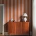 Цифровое панно для прихожей Bjärö Stripe Orange&Pink, арт. 9795W от Borastapeter, — это смелые графические обои с широкими полосами — классика с изюминкой в светло-персиковом и приглушенно-оранжевом цветах — элегантная, сдержанная цветовая палитра. Эти полосатые обои идеально подойдут для детской, спальни, кухни или прихожей, создавая динамичную атмосферу. Заказать их можно в интернет-магазине ODesign с бесплатной доставкой по всей России.