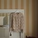 Цифровое панно для гардеробной Bjärö Stripe Yellow&Beige, арт. 9799W от Borastapeter, — это смелые графические обои с широкими полосами — классика с изюминкой в насыщенном солнечно-желтом и приглушенном маслянисто-желтом — элегантная, сдержанная цветовая палитра. Эти полосатые обои идеально подойдут для детской, спальни, кухни или прихожей, создавая динамичную атмосферу. Заказать их можно в интернет-магазине ODesign с бесплатной доставкой по всей России.