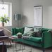 Фрагмент интерьера гостиной на фоне обоев арт. 38606  из коллекции "Borosan EasyUp® 2020" от Borastapeter, Швеция с мелким растительным рисунком зеленого цвета на белом фоне