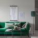 Фрагмент интерьера гостиной на фоне обоев арт. 38606  из коллекции "Borosan EasyUp® 2020" от Borastapeter, Швеция с мелким растительным рисунком зеленого цвета на белом фоне