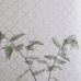 Фрагмент обоев на стене арт. PDG650/06  из коллекции Shanghai Garden от Designers Guild, Великобритания с изображением геометрического рисунка в классическом стиле в молочном цвете с эффектом старения.