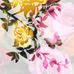 Фотопанно Roses in the shadow, Mr. Perswall с изображением роскошных роз, словно подернутых дымкой, на заднем плане, а на переднем – красивый контур цветущей ветки с парящей над ней бабочкой. Купить фотообои для стен в Москве, бесплатная доставка.