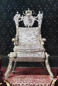 01_The_Silver_Throne
