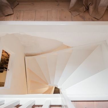 10-White-stairwell