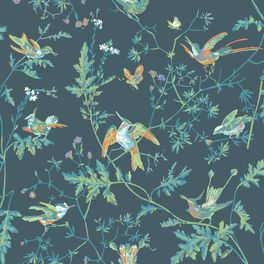 Романтичный цветочный принт «Колибри» изображает нежных птиц, сидящих на листве. Архивный рисунок Cole & Son впервые был напечатан методом блочной печати в 18 веке. Арт. 112/4014 представлен в контрастратном сочетании сине - зеленых, очень глубоких, оттенков с оранжевыми ньюансами в оперении птиц. Обои в гостиную, стильные обои, флизелиновые обои