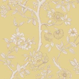 Крупный план рисунка премиальных обоев Paradise Tree арт. 128/2009 от Cole & Son из коллекции Classics II. Детализированный классический узор райского дерева в мягком лютиковом желтом и кремовом цвете, демонстрирующий качество печати. Английские обои для стен в спальне, гостинной, коридора или столовой.
