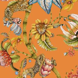 Детальный фрагмент рисунка флизелиновых обоев Protea Panthera Clementine арт. 129/6022 от Cole&Son (Великобритания) каталог Ardmore Baobab с романтичными пантерами на ветвях Протеи на фоне цвета Клементина.
