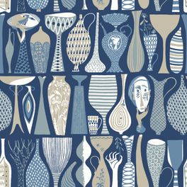 Дизайнерские шведские обои Pottery артикул 1759 из каталога Scandinavian Designers II от Borastapeter, замысловатый рисунок с изображением ваз, кувшинов синего и бежевого цвета на темно синем фоне.