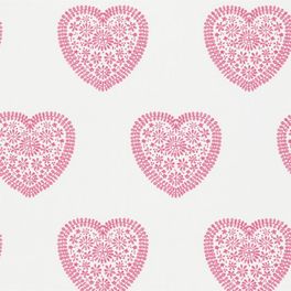 Заказать обои для детской Sweet Heart от Harlequin с узором из кружевных розовых сердечек на белом фоне с бесплатной доставкой.
