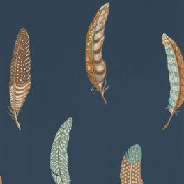 Заказать дизайнерские обои 216604 из коллекции Elysian от Sanderson с необычными перьями в бежево-голубых тонах на синем фоне с бесплатной доставкой до дома