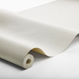 Флизелиновые однотонные обои серого цвета,Светло-серые обои Shades Muscovite отлично подойдут для современного интерьера с поэтичным настроением. , коллекция Borastapeter "Chalk" ,Швеция.Купить недорого. Заказать в Москве.