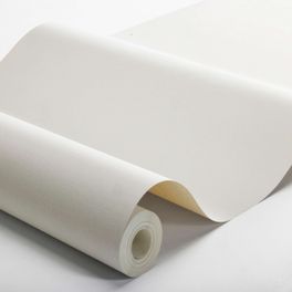 Рулон флизелиновых однотонных обоев Canvas Ivory артикул 6116 из каталога Shades фабрики Borastapeter с детализацией фактурного узора под ткань цвета слоновой кости.
