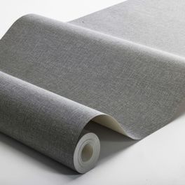 Рулон флизелиновых однотонных обоев Canvas Graphite артикул 6119 из каталога Shades фабрики Borastapeter с детализацией фактурного узора под ткань графитно серого цвета.