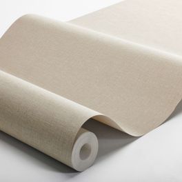 Рулон флизелиновых обоев для стен Canvas Walnut артикул 6121 из каталога Shades фабрики Borastapeter с детализацией фактурного узора под ткань орехово бежевого цвета.