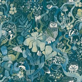 Рисунок детских обоев Magic Woods Moon Shadow, арт. 8149 из каталога Fairyland, где переплетающиеся ветви и загадочные грибы образуют пышный лес, населенный лисами, ежами и совами. Флизелиновые обои премиум-класса в интернет магазине с доставкой. Шведские экологичные обои.