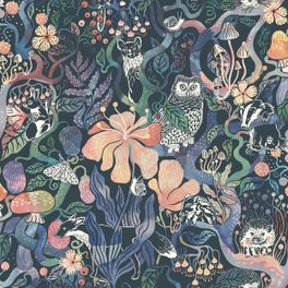 Узор детских обоев Magic Woods Midnight Hour, арт. 8150 из каталога Fairyland, где переплетающиеся ветви и загадочные грибы образуют пышный лес, населенный лисами, ежами и совами. Флизелиновые обои премиум-класса в интернет магазине с доставкой. Шведские экологичные обои.
