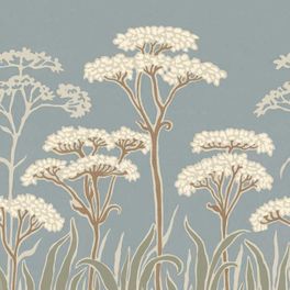 Цифровые обои для стен Achillée Art Nouveau Blue, арт. 9691W от Borastapeter – это изящное украшение стен, где нежные гроздья кремово-белых цветов тысячелистника тянутся вверх, к потолку, на фоне теплого серо-голубого неба в стиле югенд. Закажите это произведение искусства в интернет-магазине ODesign. Бесплатная доставка по всей России.