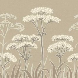 Цифровые обои для стен Achillée Art Nouveau Beige, арт. 9693W от Borastapeter – это изящное украшение стен, где нежные гроздья цветов тысячелистника тянутся вверх, к потолку, в спокойной, нейтральной палитре: кремово-белые и серо-бежевые тона на бежевом фоне в стиле югенд. Закажите это произведение искусства в интернет-магазине ODesign. Бесплатная доставка по всей России.