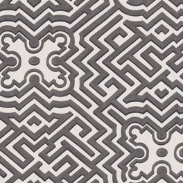 Основой обоев Palace Maze от Cole & Son стала схема садового лабиринта в Хэмптон-Корте. Затейливый геометрический узор черного цвета на белом фоне, смягченный нанесенными кистью мазками. Обои для стен, большой ассортимент в салонах ОДизайн.