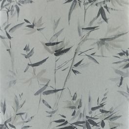 Темные дизайнерские обои в коридор арт. PDG652/06  из коллекции Shanghai Garden от Designers Guild, Великобритания с изображением бамбука черного цвета на серебристом металлизированном фоне с эффектом акварельного рисунка в ассортименте