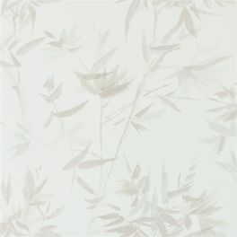 Воздушные обои для спальни арт. PDG652/08  из коллекции Shanghai Garden от Designers Guild, Великобритания с изображением бамбука серебристого цвета на белом фоне с эффектом акварельного рисунка с пересылкой до квартиры