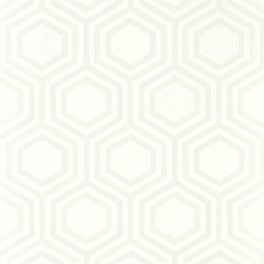 Купить обои для ремонта арт. 112150 дизайн Selo из коллекции Salinas от Harlequin, Великобритания с геометрическим рисунком из гексагонов блестящего бежевого  цвета на бежевом фоне купить в салоне обоев Odesign