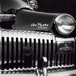 Фотообои My own car, Mr Perswall с черно-белым изображением раритетного автомобиля De Soto. Выбрать, заказать фотообои для стен, большой ассортимент. Печать по индивидуальным размерам.
